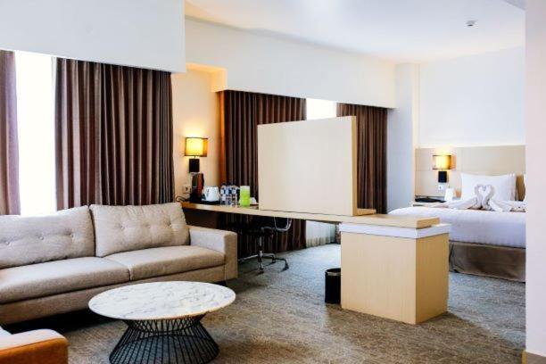 Golden City Hotel And Convention Center - Chse Certified Semarang Kültér fotó