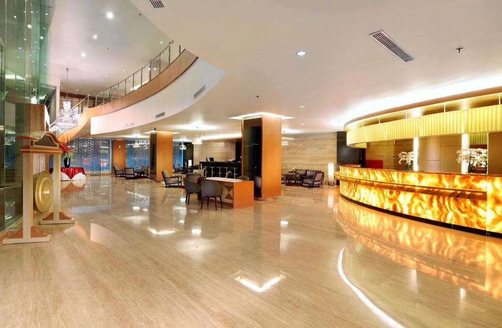 Golden City Hotel And Convention Center - Chse Certified Semarang Kültér fotó