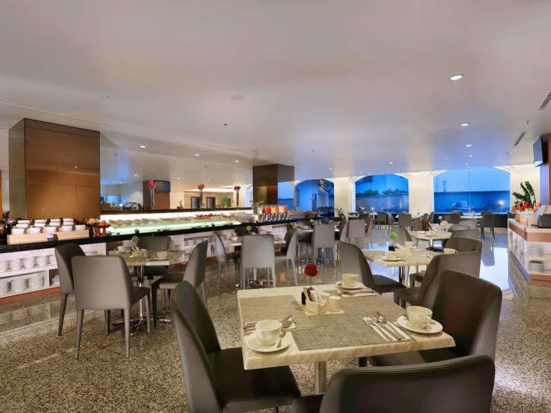 Golden City Hotel And Convention Center - Chse Certified Semarang Kültér fotó