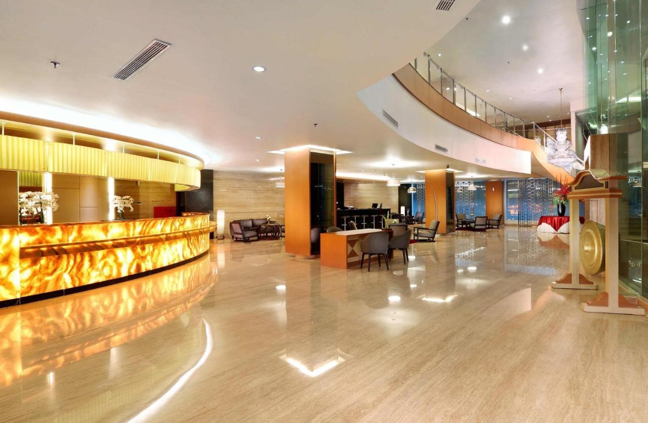 Golden City Hotel And Convention Center - Chse Certified Semarang Kültér fotó
